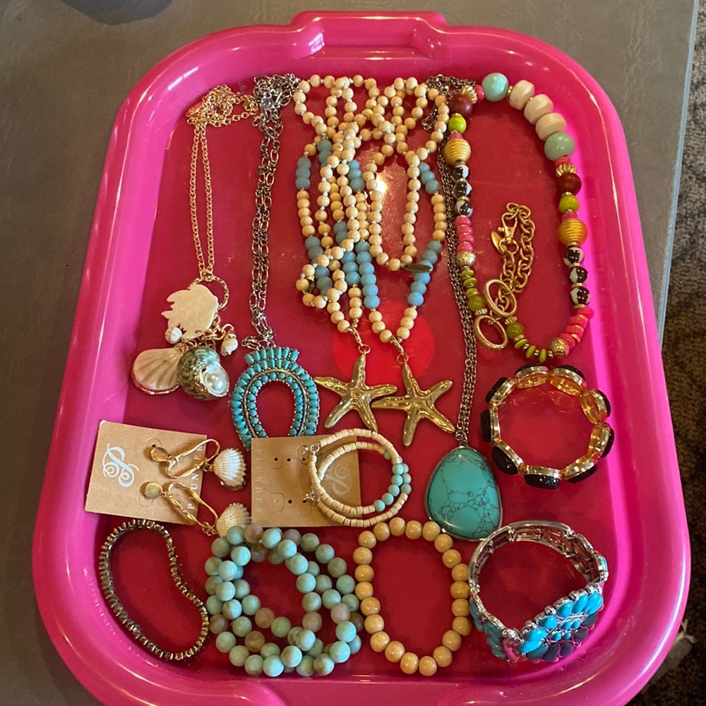 Lot of all new jewelry.  Selling as a lot